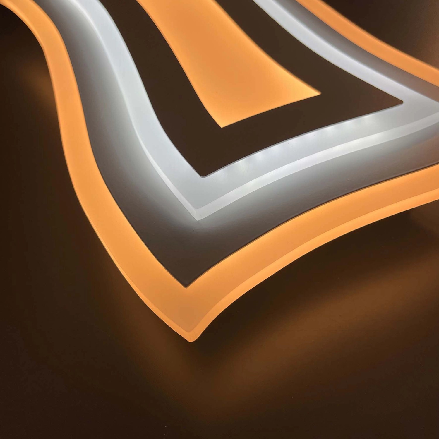 Moderne LED Wandleuchte Gorden von Fischer & Honsel, weiß satiniert, dimmbar.