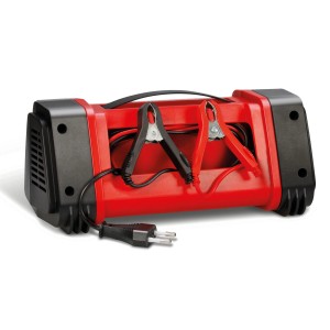 AEG Batterieladegerät LT 20 A für 12 V und 24 V Autobatterien, mit Ladekabel und Klemmen.