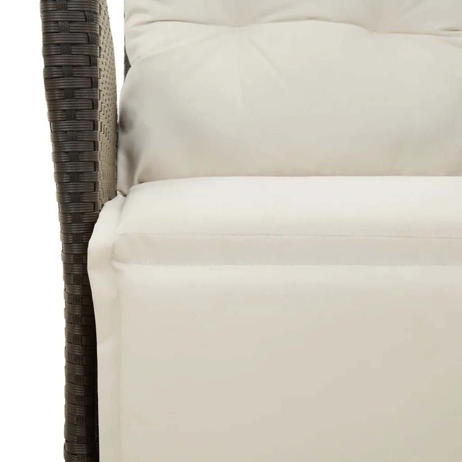 Detailaufnahme: Schwarzer vidaXL Gartensessel mit cremeweißen Kissen. Verstellbarer Poly Rattan Gartenstuhl.