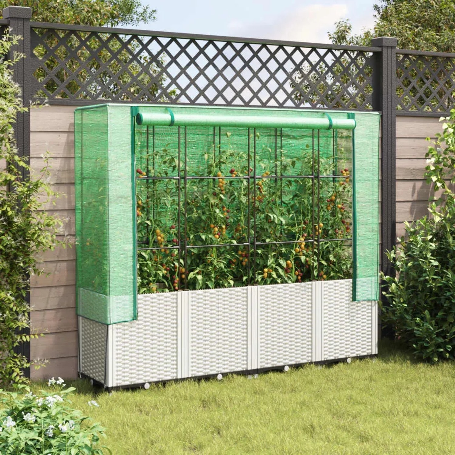 Weißes vidaXL Hochbeet mit Gewächshaus-Aufsatz im Garten.