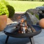 Buschbeck Feuerschale Eisen 100 cm mit Feuer im Garten.