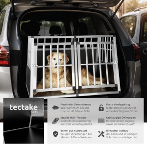 Schwarze Tectake Doppel-Hundetransportbox aus Aluminium mit Hund im Kofferraum.