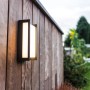 Moderne Lutec LED Außenwandleuchte Qubo, quadratisch, warmweißes Licht.