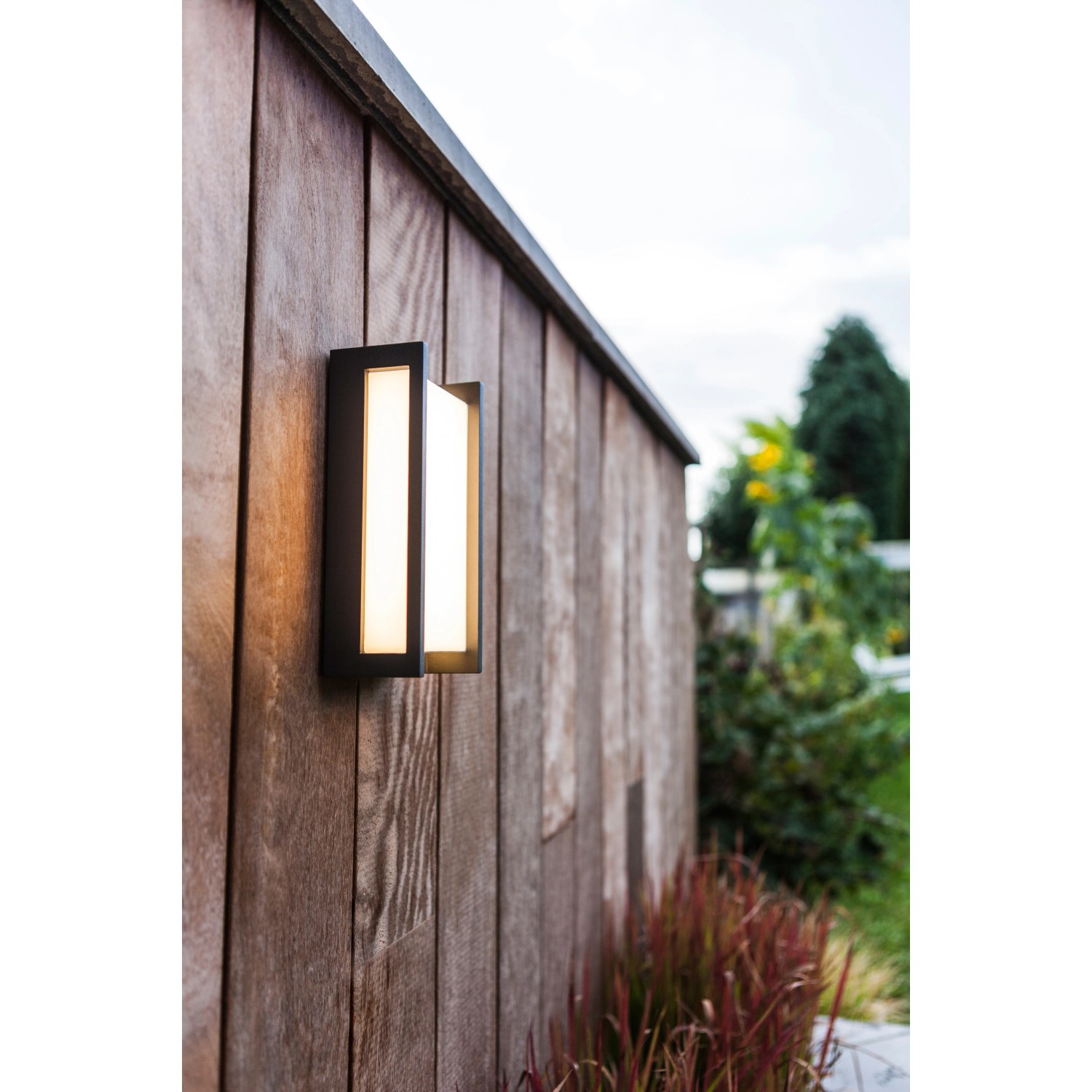 Moderne Lutec LED Außenwandleuchte Qubo, quadratisch, warmweißes Licht.