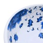 Detailansicht: Weiß-blaues Aufsatzwaschbecken mit floralem Muster, Keramik, rund.