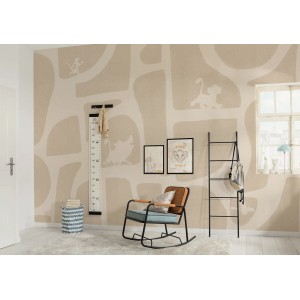 Beige Vlies Fototapete mit Disney's König der Löwen Motiven im Kinderzimmer.