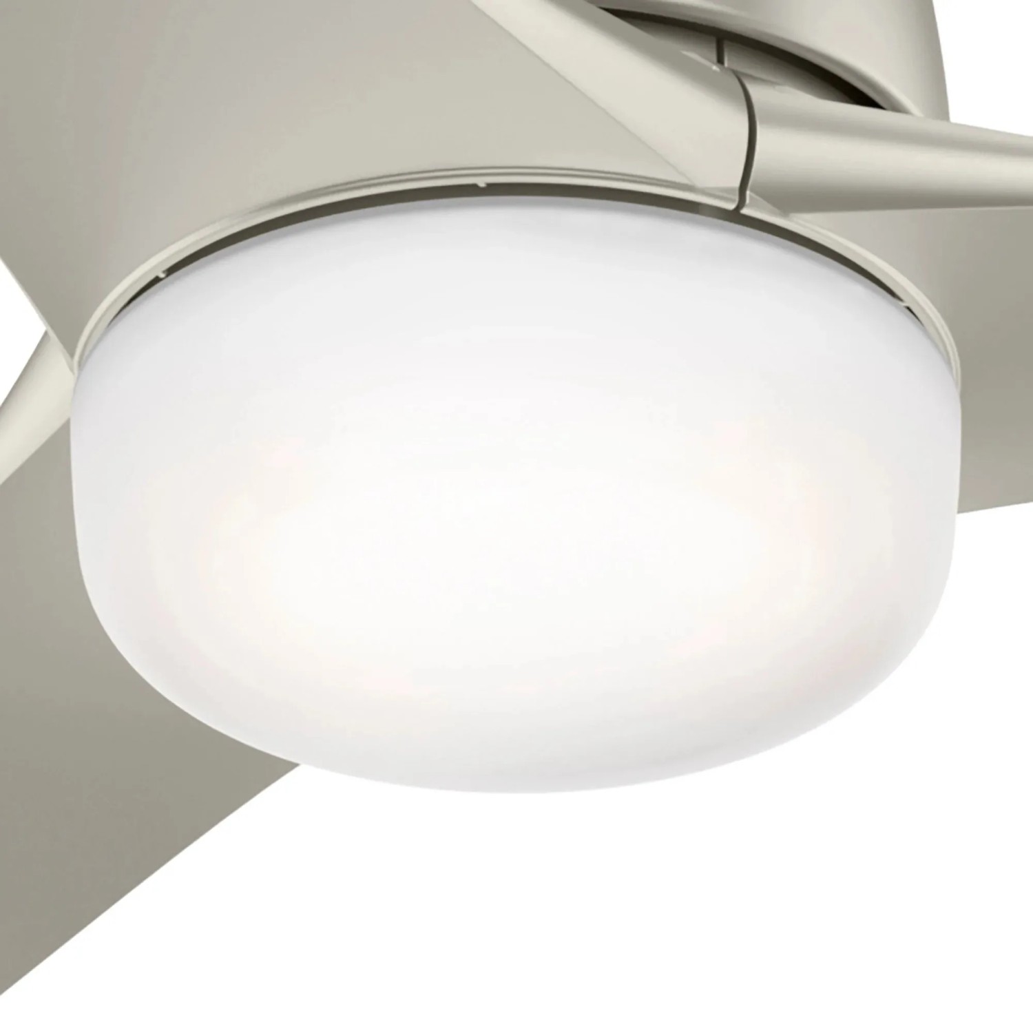 HUNTER Deckenventilator Harmony Nickel mit Opalglas Leuchte und Fernbedienung.