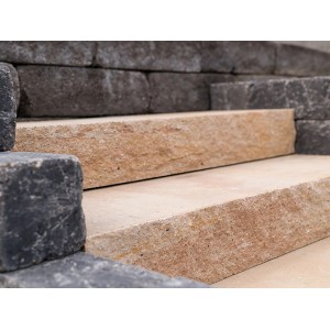 Diephaus Blockstufe Maximo Sandstein, nuancierte Stufe für Treppen und Einfassungen.