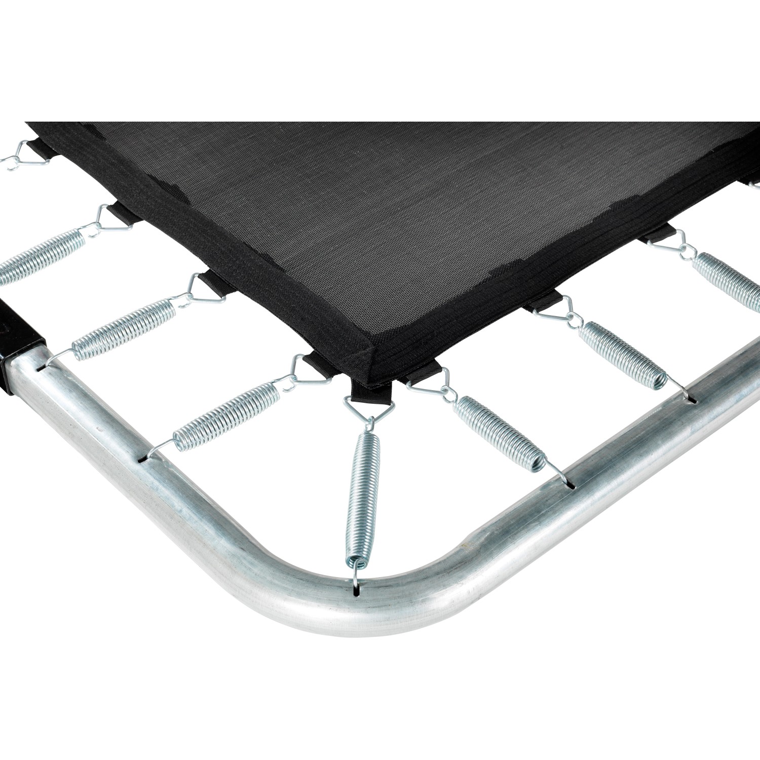 Detailaufnahme des EXIT Silhouette Trampolins (244x366cm) mit Federn und Rahmen.