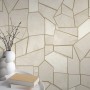 Erismann Vliestapete Elle Decoration 4 Mosaique Beige mit Schieferoptik und goldenen Konturen.