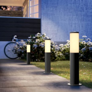 Philips Utrecht Sockelleuchten in Anthrazit beleuchten Gartenweg. Moderne Wegeleuchten aus Edelstahl.