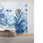 Komar Vlies Fototapete Blue Jungle, 300x280 cm, mit blauem Dschungelmotiv im Schlafzimmer.