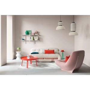 Modernes Wohnzimmer mit Wänden in Alpina Innenfarbe Pantone White Sand Greige. Matte Wandfarbe für stilvolle Gestaltung.