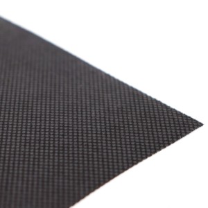 Detailaufnahme des schwarzen Aquagart Unkrautvlies 80g, 1,6m breit. Gartenvlies für den Garten.