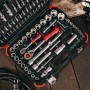 Gedore Steckschlüssel-Satz, 94-teilig, mit Knarren, Nüssen und Bits im Werkzeugkoffer.