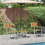 Braune 3-tlg. Garten Essgruppe aus Akazienholz mit Tisch und Stühlen unter Sonnenschirm.