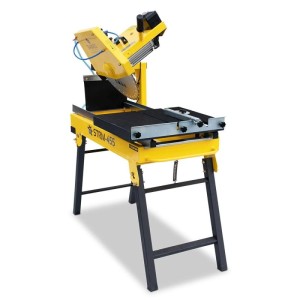 Gelbe BAMATO Steintrennmaschine STRM-455 mit Diamantscheibe, Schiebetisch und Klappgestell für präzise Steinschnitte.