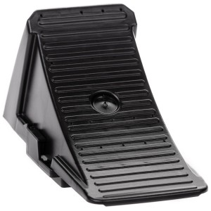 Schwarzer Stema Unterlegekeil mit Halterung und Befestigung für Autoanhänger.