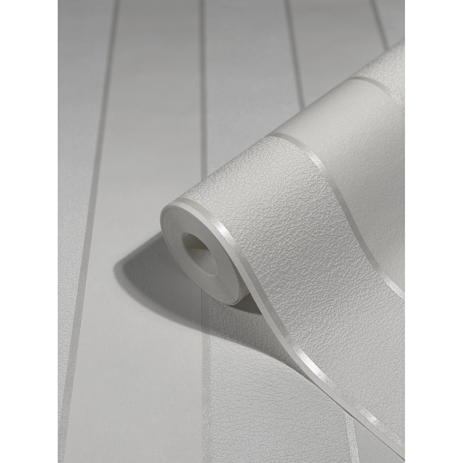 Marburg Vliestapete Ivy mit Streifen in Weiß und Beige, Rolle angeschnitten.