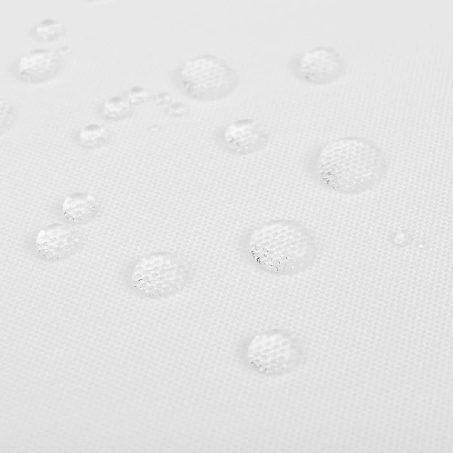 Detailaufnahme: Weiße, wasserabweisende vidaXL Tischdecke (170x130 cm) mit Wassertropfen.