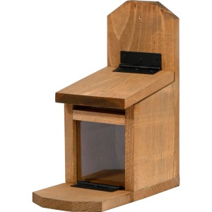 Braune Dobar Eichhörnchen-Futterstation Pärnu aus Holz mit klappbarem Futtertablet und Acrylglas.