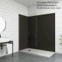 Schwarze Duschparadies Duschrückwand 80x210 cm als Fliesenersatz im Badezimmer.