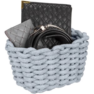 Wenko Aufbewahrungskorb Tia S, grau, aus Baumwollschnur. Korb gefüllt mit Accessoires.