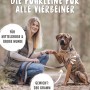 Frau mit Rudelkönig Hundeleine Paola (Rose) und Hund im Wald.