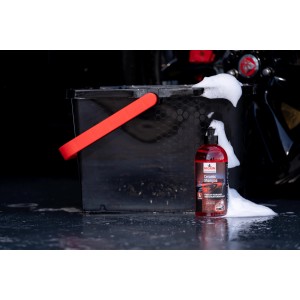 Nigrin Ceramic-Shampoo Performance 500ml mit Wascheimer und Schaum für die Autopflege.