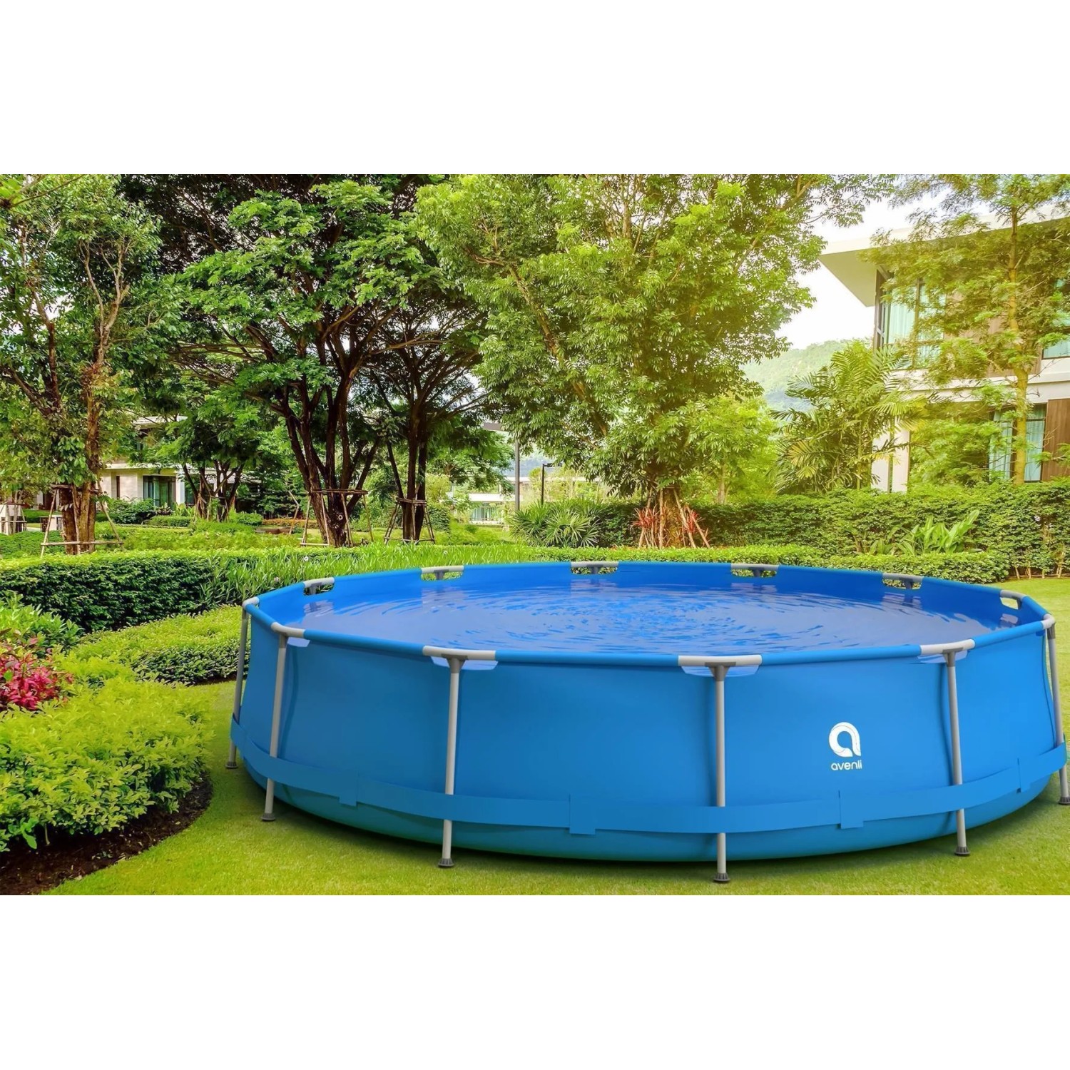 Blauer Avenli Frame Pool 420x84 cm mit Filterpumpe im Garten.