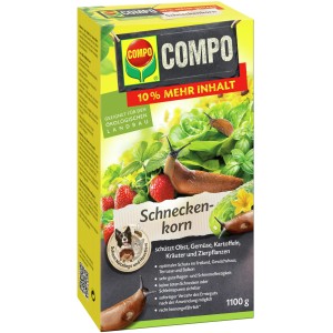 Compo Schneckenkorn 1100g Packung mit Schnecken auf Salat und Erdbeeren.