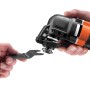 Black+Decker Multitool MT300KA mit Zubehör: Werkzeugwechsel am Multifunktionswerkzeug.