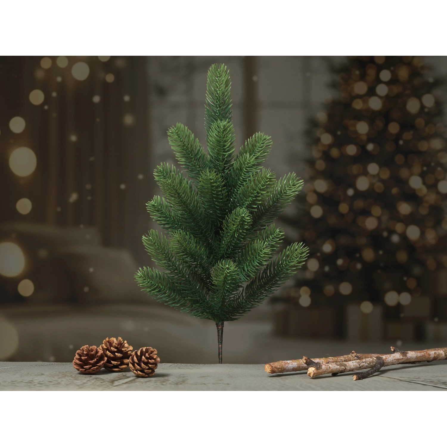 Künstlicher, grüner Tannenzweig Nagano, 52,5 cm hoch, für die Weihnachtsdeko im Innenbereich.