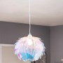 Irisierende Näve Pendelleuchte Fora mit floralem Design. Dekorative Hängelampe für Wohn- und Schlafzimmer.