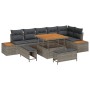 Graues 9-teiliges Garten-Sofa-Set aus Poly Rattan mit Akazienholz-Tisch und Kissen.