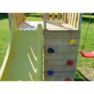 Wendi Toys Spielturm Falke mit gelber Rutsche und Kletterwand aus Holz.