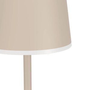 Detailaufnahme: Sandfarbene EGLO LED Akku Stehlampe MANNERA-L mit Touchdimmer.