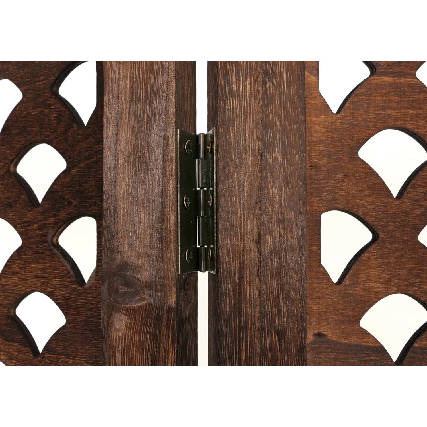 Detailaufnahme: Brauner MCW Paravent mit Ornamenten und Scharnier. Raumteiler für Deko & Wohnaccessoires.