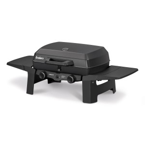 Mobiler Enders Gasgrill Urban II in Schwarz mit Seitenablagen und geschlossenem Deckel.