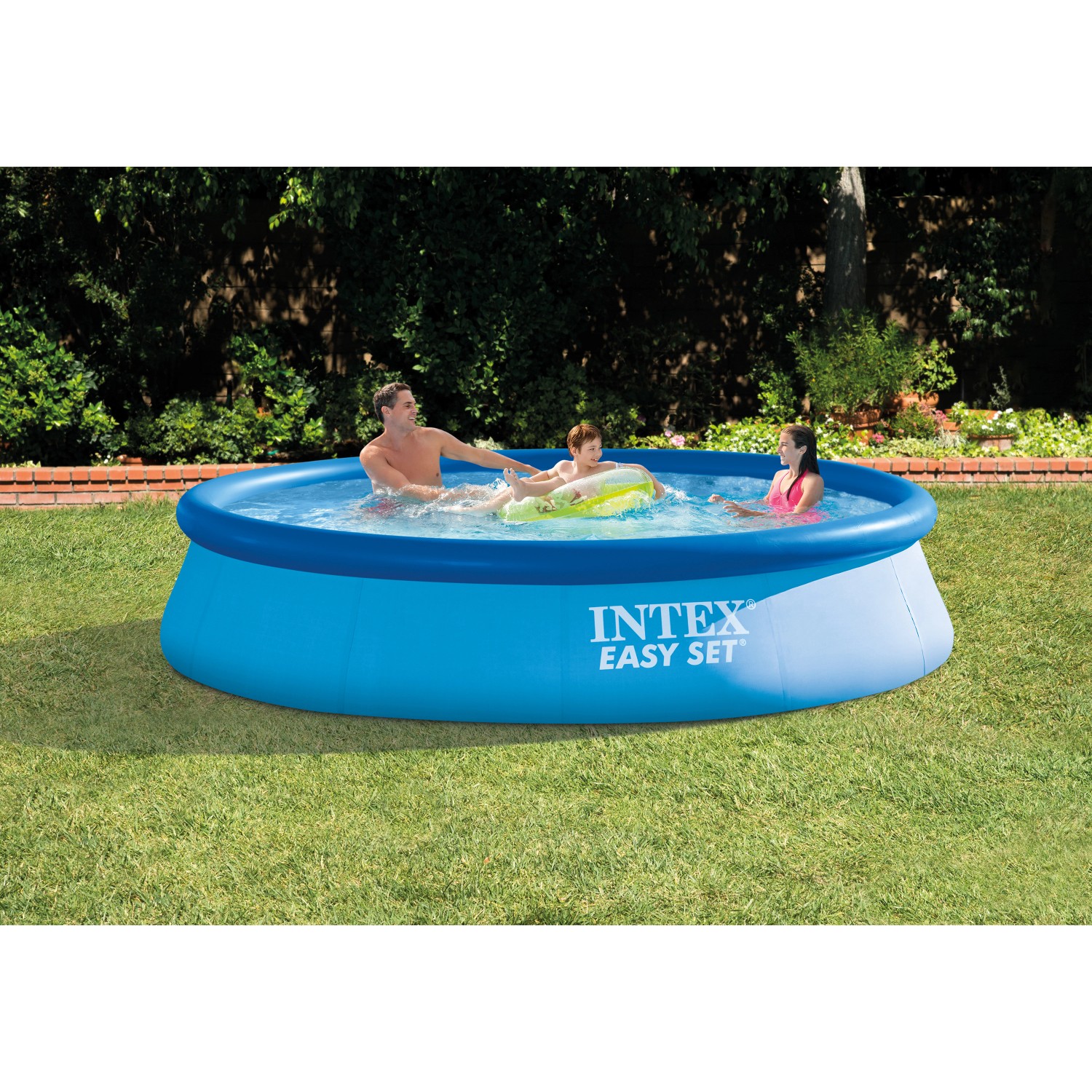 Blauer Intex Easy Set Pool (Ø 366 cm) mit Familie im Garten.
