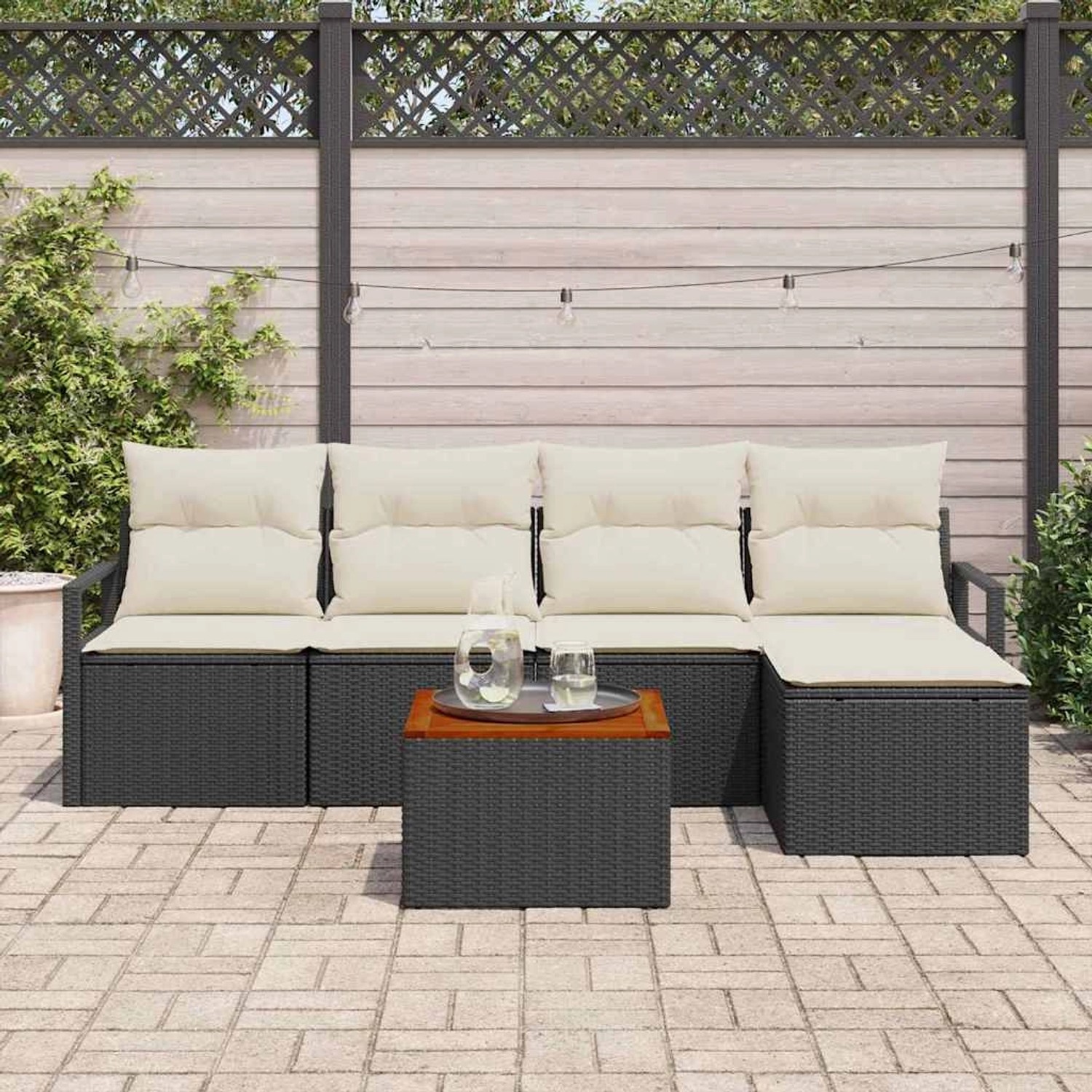 Schwarzes 6-tlg. vidaXL Garten-Sofa-Set aus Poly Rattan mit Kissen und Tisch.