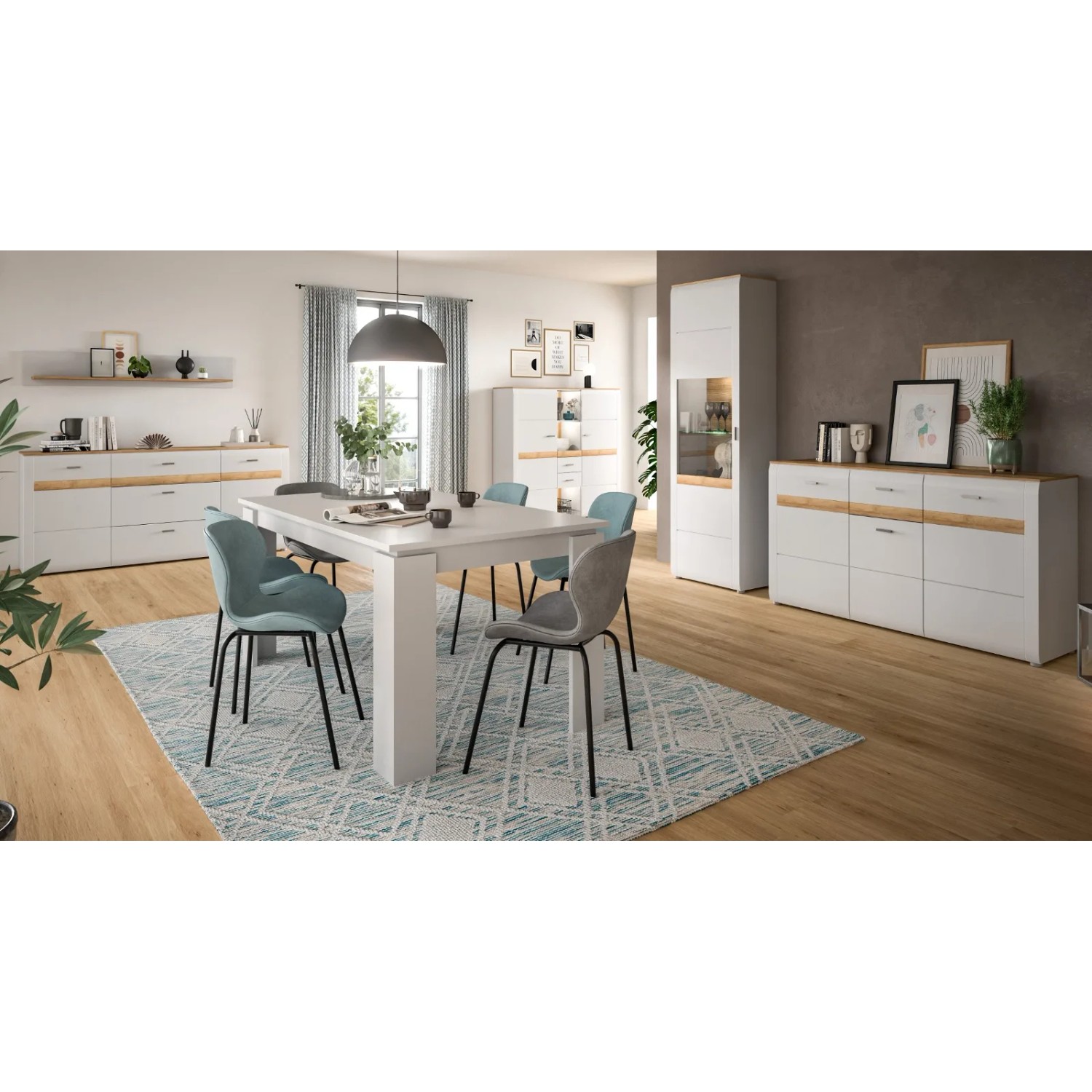 Inn.Furn Wandboard Darell, grau mit Riviera Eiche Regalboden, 150 cm, über Sideboard im modernen Wohnzimmer.