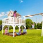 Axi Liam Spielhaus mit Doppelschaukel, braun-weiß mit grauer Rutsche und Sandkasten im Garten.