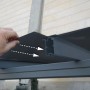 Detailaufnahme: Montage der Stegplatten am Canopia Carport Verona 5000 in Grau.