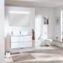 Modernes Badezimmer mit Fackelmann Waschbeckenbeleuchtung BackLight 100 cm und passendem Badmöbel.