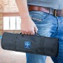 Mann trägt gerollte LUX Werkzeugtasche mit 26 Fächern. Praktische Arbeitsgürtel-Tasche.