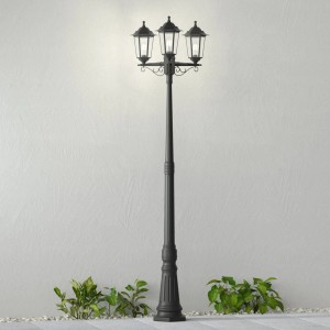 Schwarze Lindby Mastleuchte Nane im Retro-Design mit 3 Leuchten für den Außenbereich.