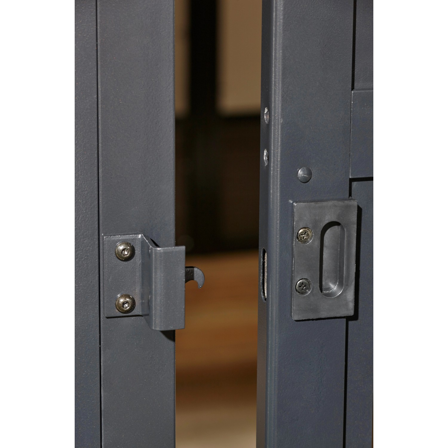 Detailaufnahme: Verschlussmechanismus der Tür vom Sojag Pavillon Charleston.