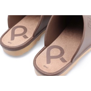 Brauner Soft Clog für Gartenbekleidung. Leichte Pantolette mit rutschfester Sohle und bequemer Innensohle. Größe 40/41.