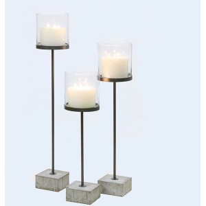 Windlichter-Set mit Betonfuß, 88 cm hoch, anthrazitfarben, mit Glaseinsätzen für Kerzen.